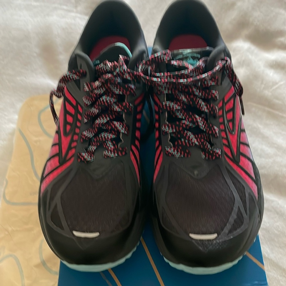 Brooks Caldera Trail shoes -never worn